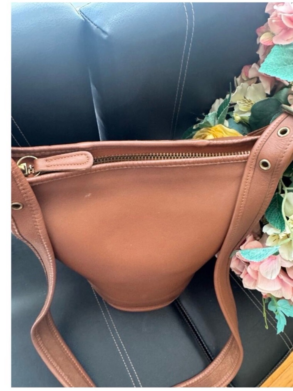 Vintage COACH Helen 9953 British Tan Leather Duffle Feed Sac - Picture 2 of 10